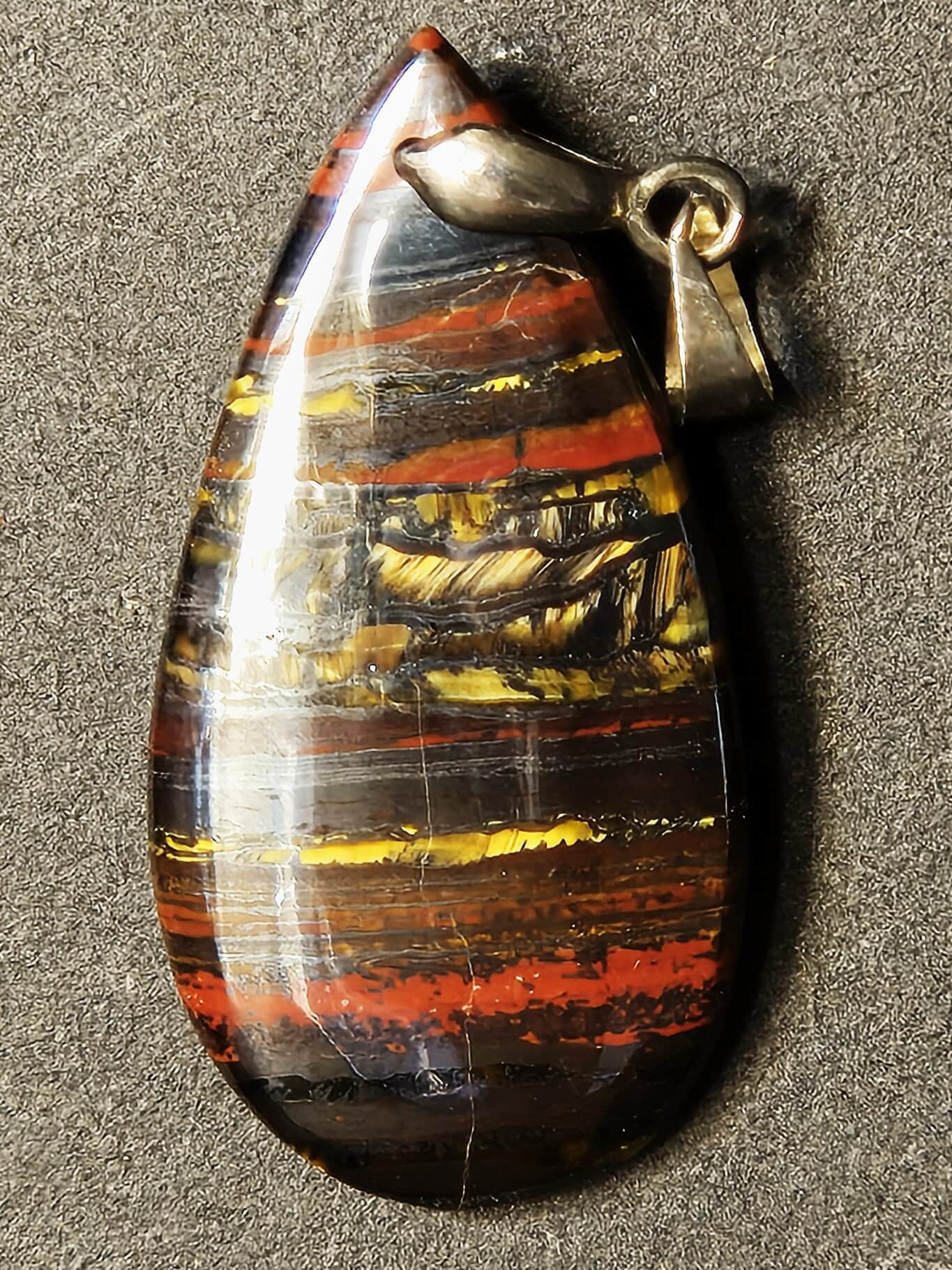 Oeil de fer pendentif goutte