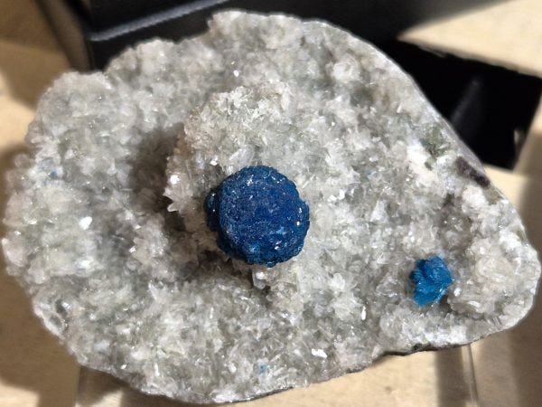 Cavansite sur stilbite