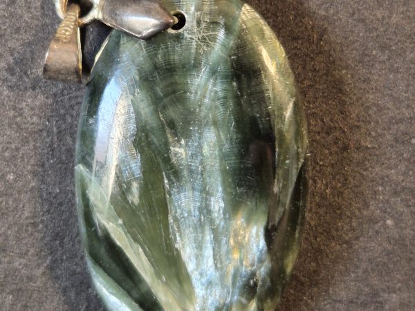 Seraphinite ovale