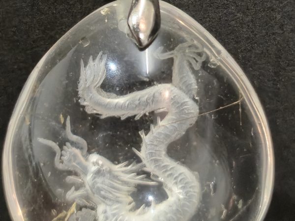 Dragon sculpté cristal de roche