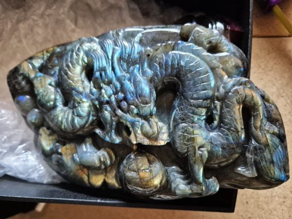 Dragon sculpté Labradorite