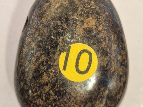 Bronzite percée