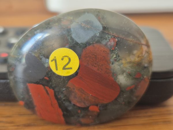 Jaspe héliotrope galet