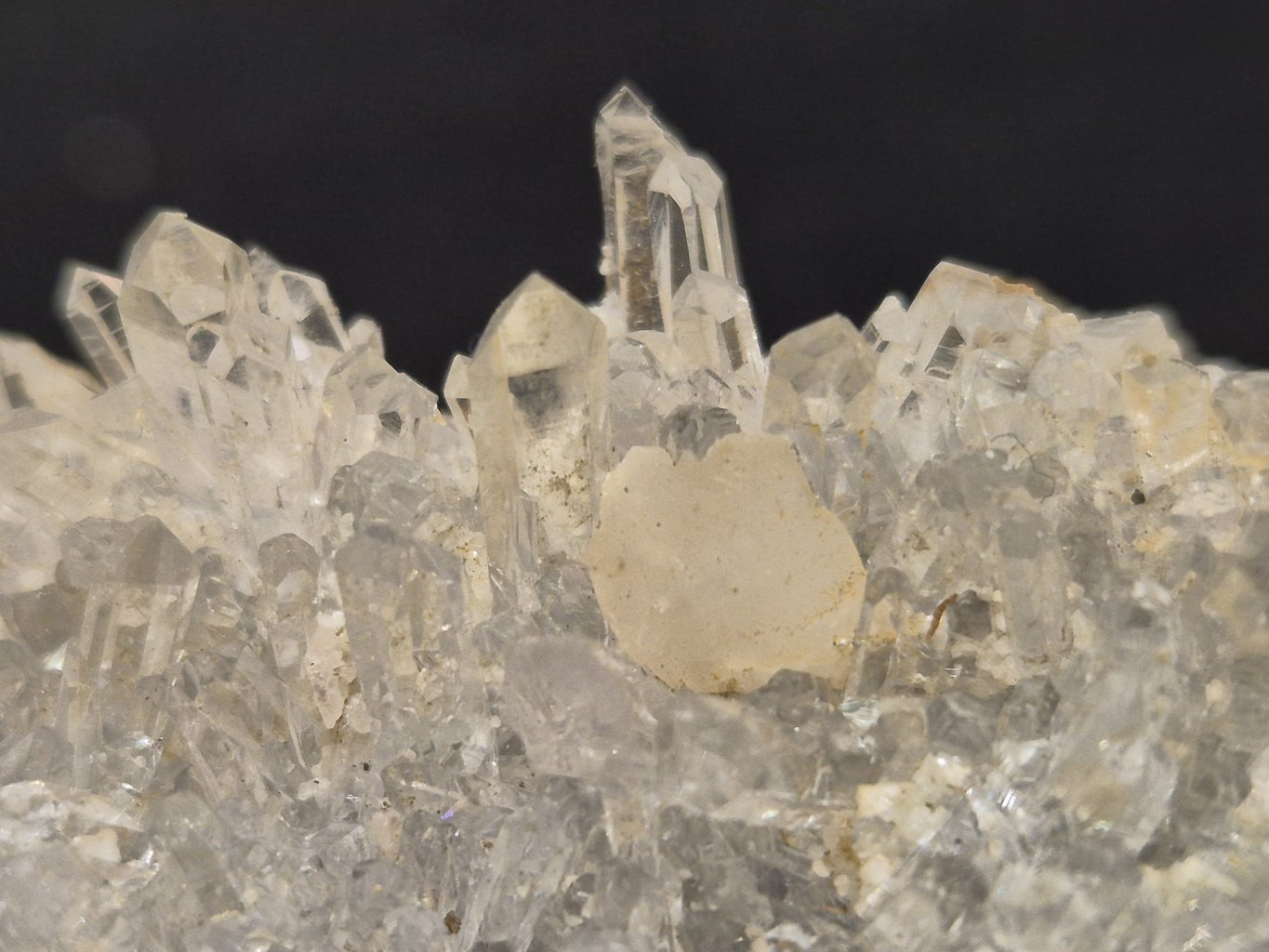 Quartz cookeite oisans