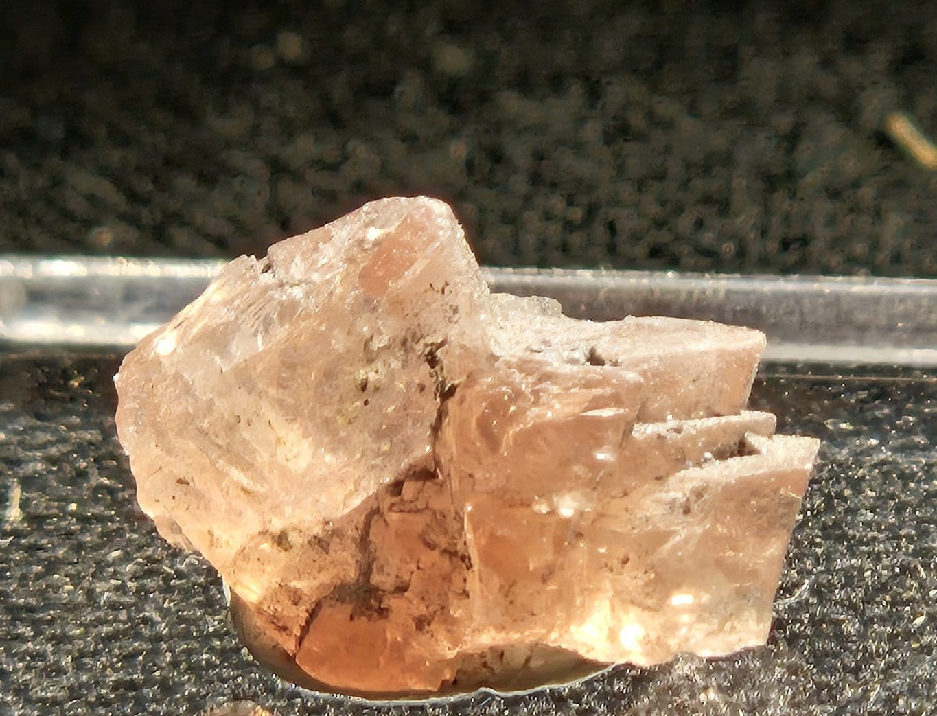Fluorite octaèdre rose n5