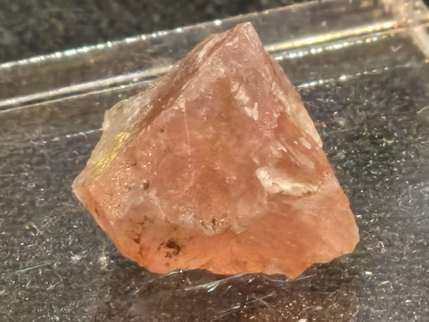Fluorite octaèdre rose n6