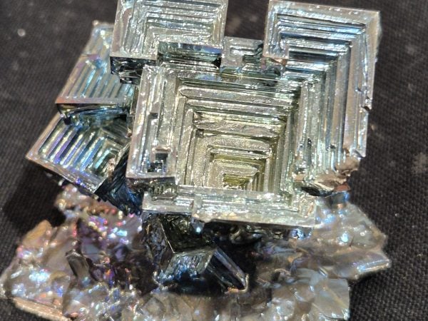 Bismuth trémies irisées n3