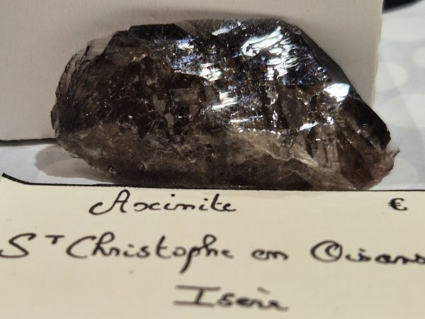 Axinite cristal Isère