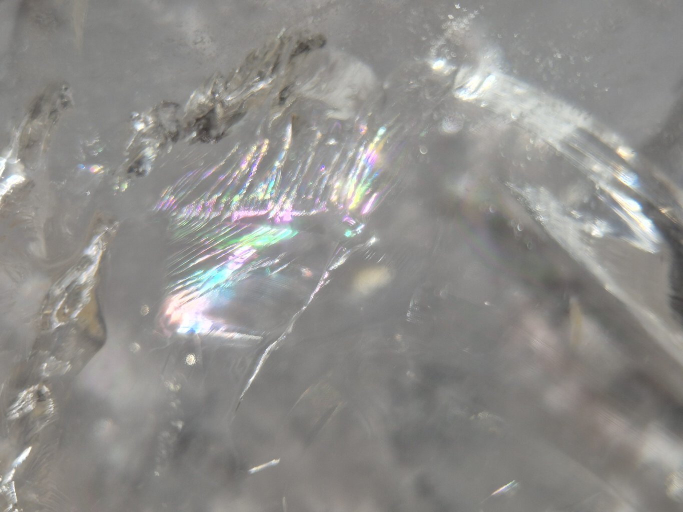 Sphère cristal de roche irrisée – Image 2