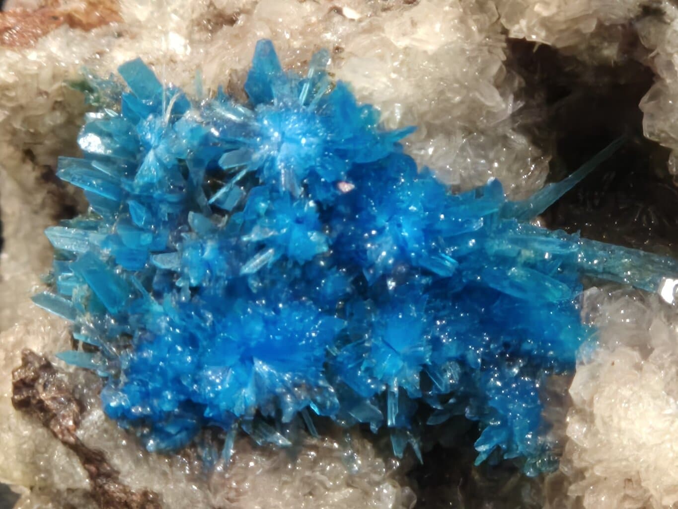 Pentagonite prismatique