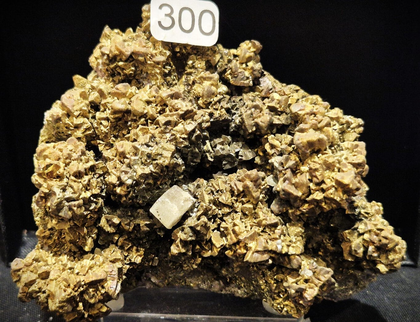 Apatite sur chalcopyrite – Image 2