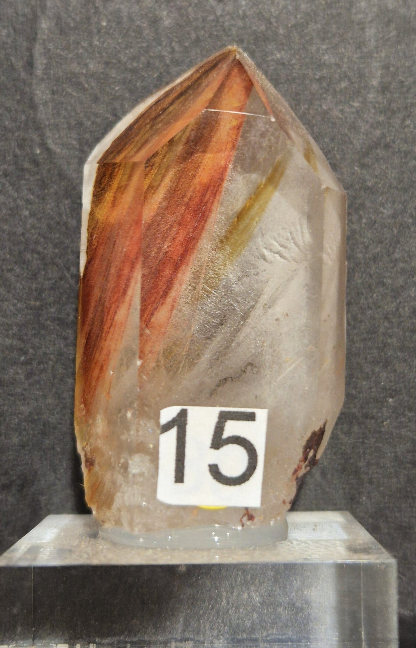 Quartz à inclusions d'Amphibole