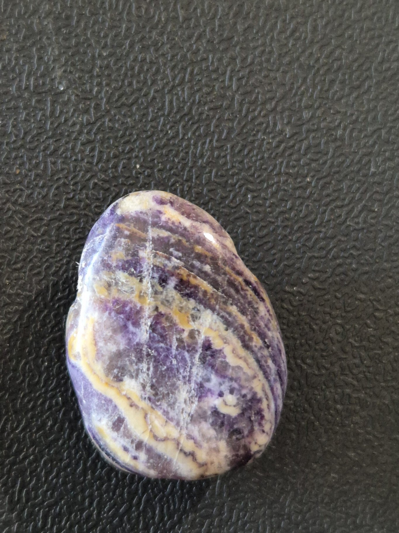 Charoite ovale perçée