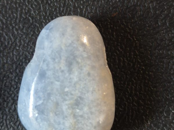 Calcite Bleue percée latérale