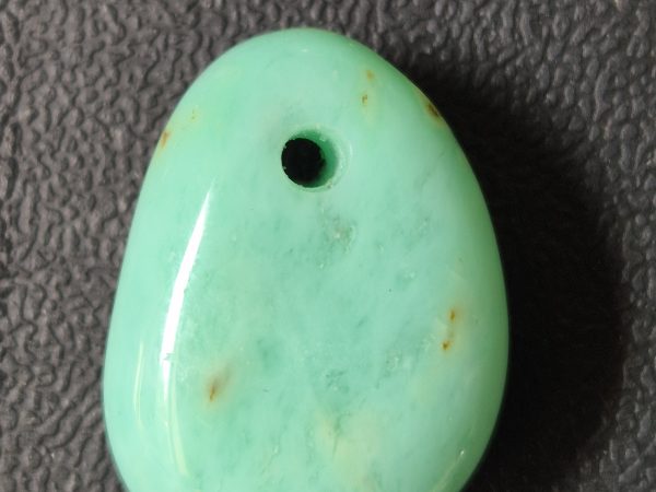 Chrysoprase percé frontal