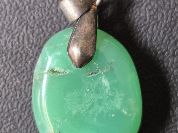 Chrysoprase oval percé