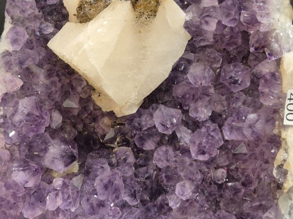 Calcite cubes maclés