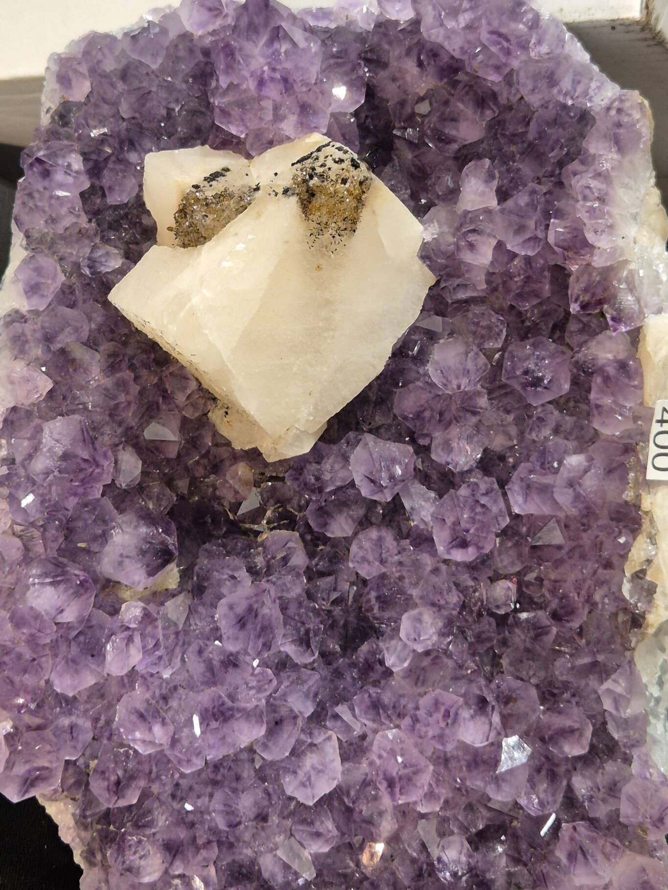 Calcite cubes maclés