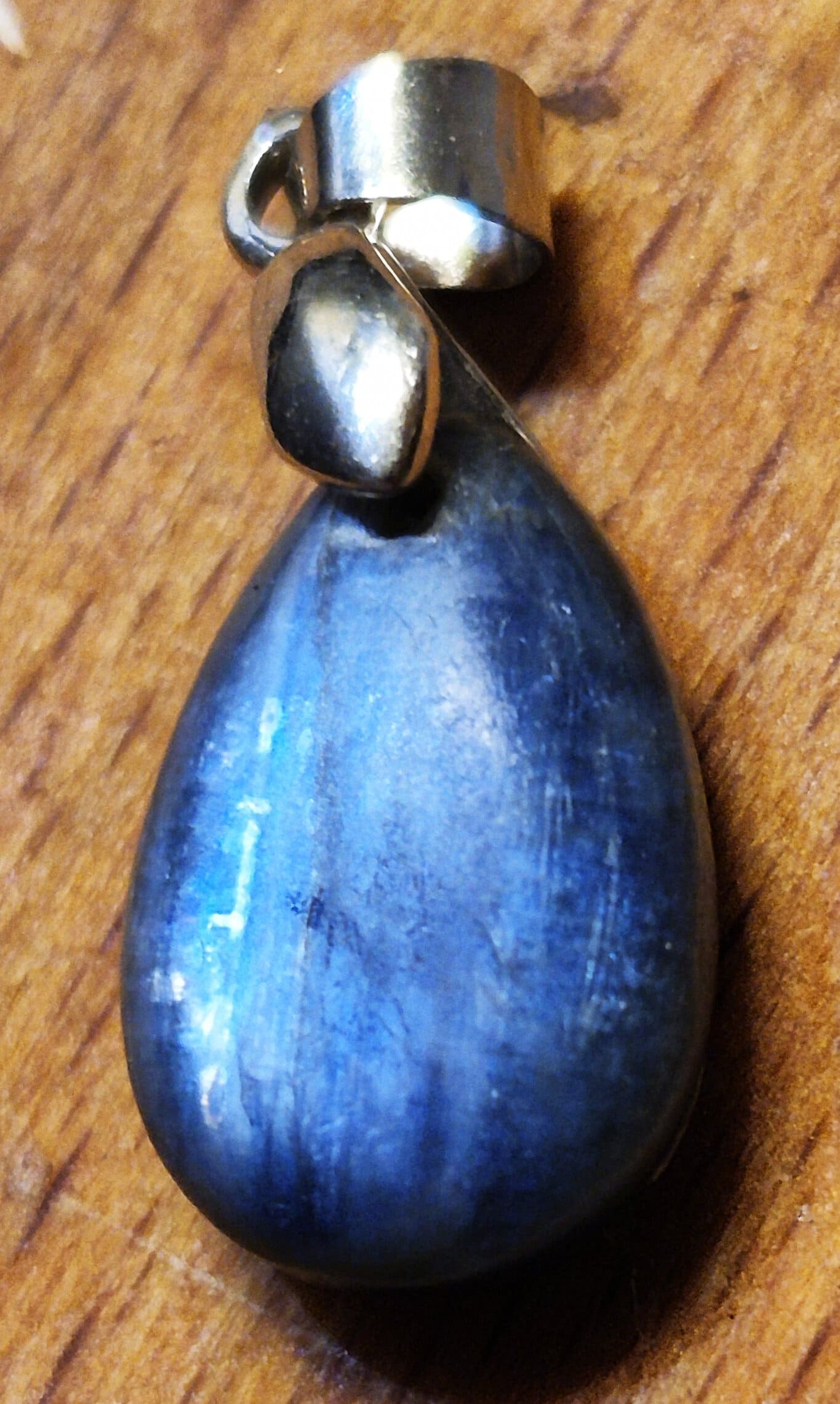 Cyanite larme