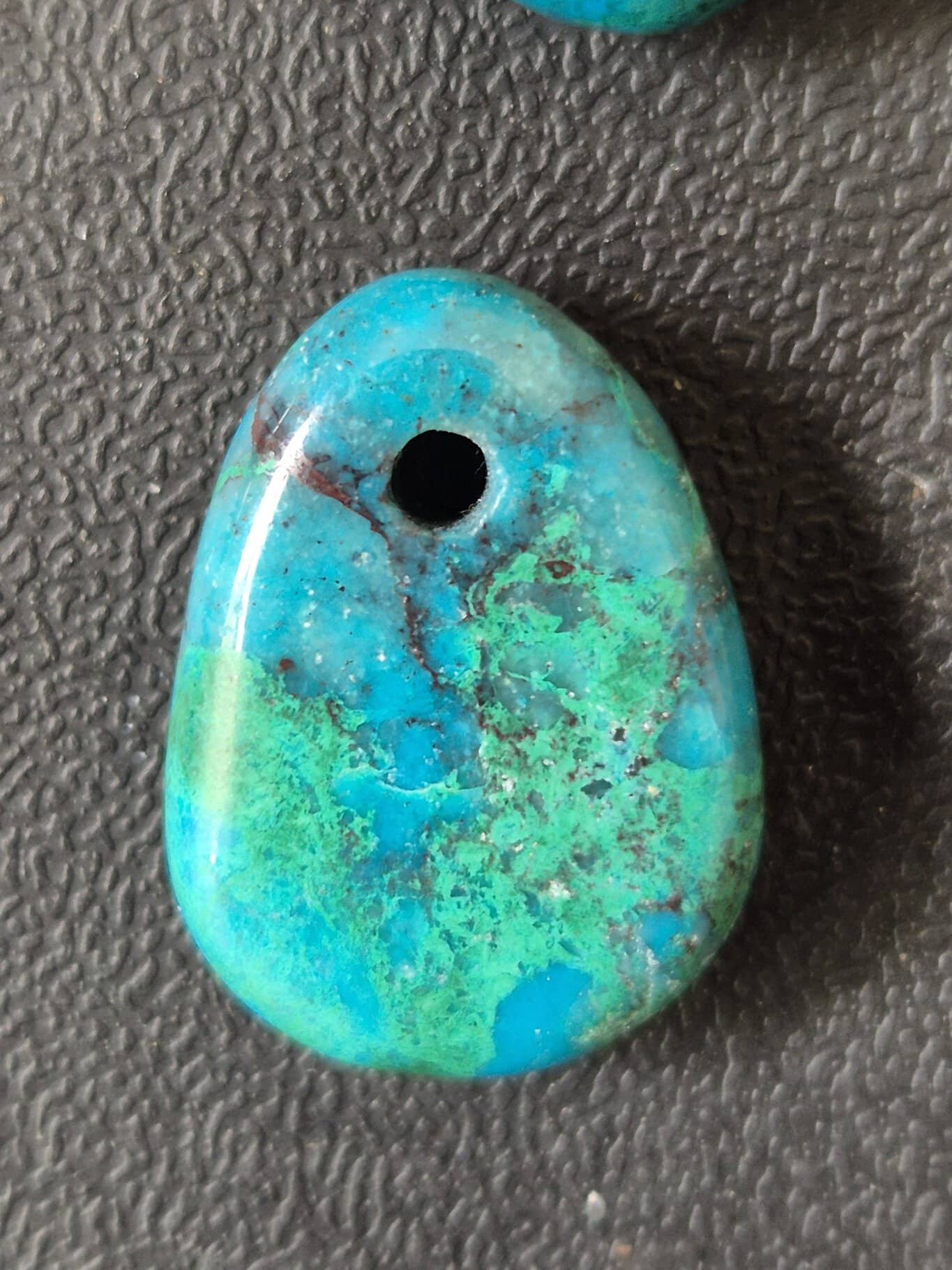 Chrysocolle percé frontal