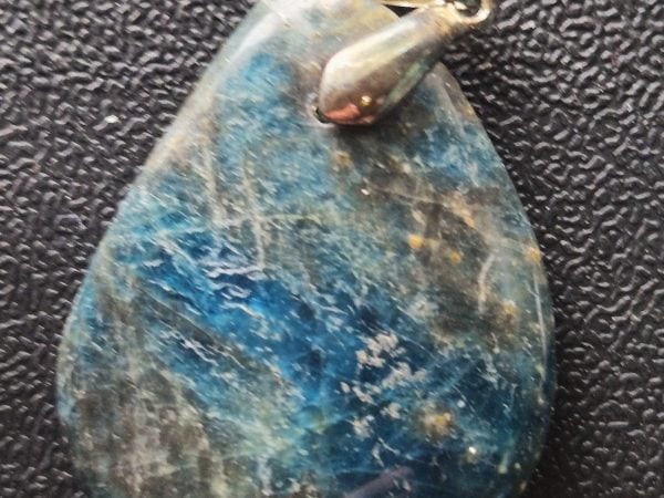 Apatite bélière métal