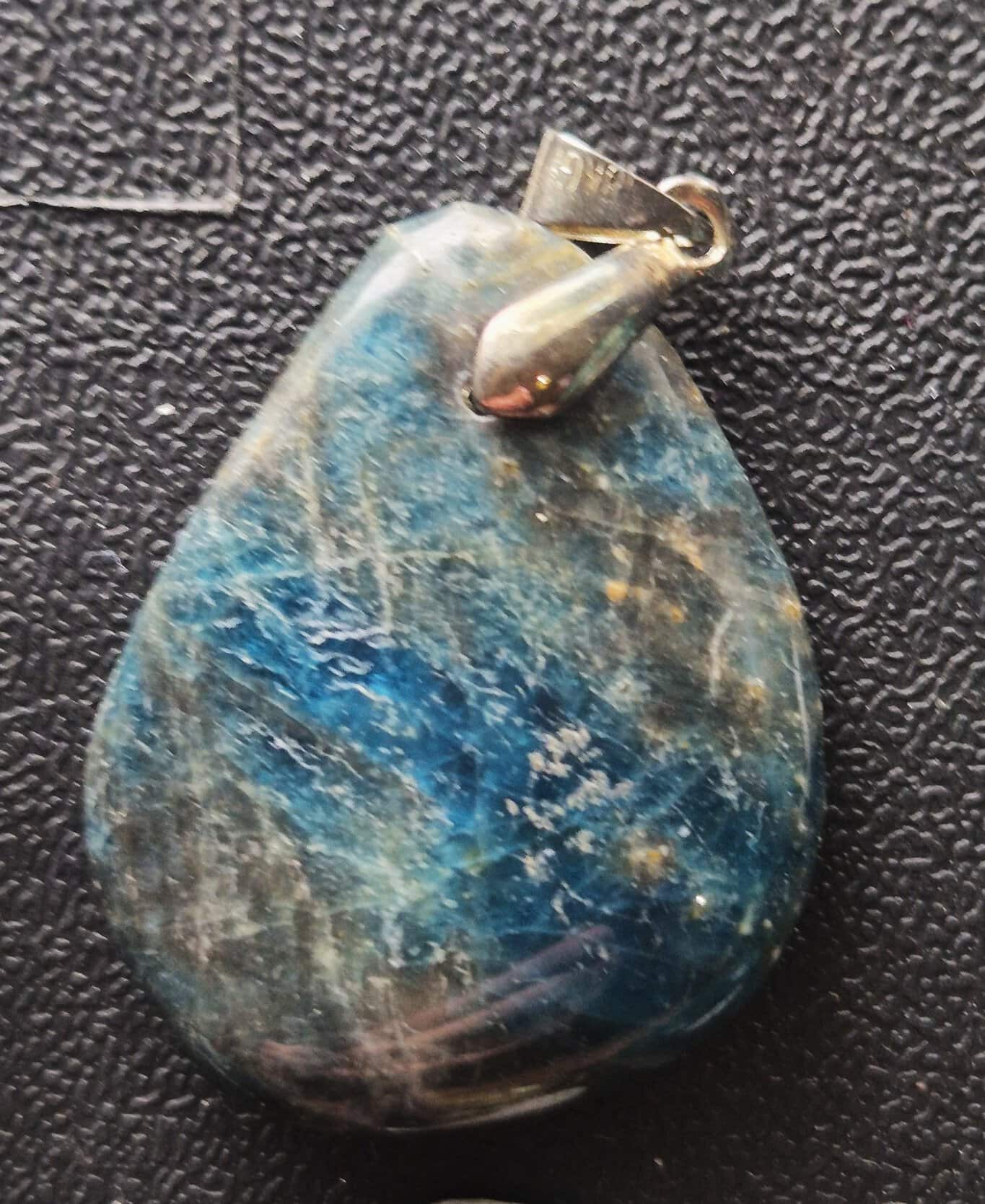 Apatite bélière métal