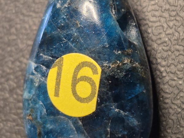 Apatite bleue percée