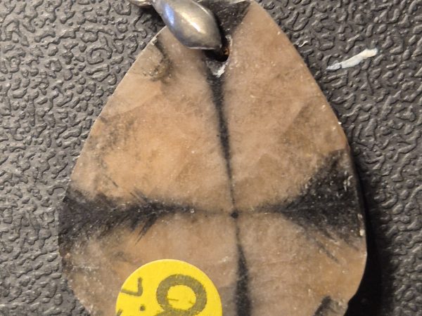 Andalousite larme