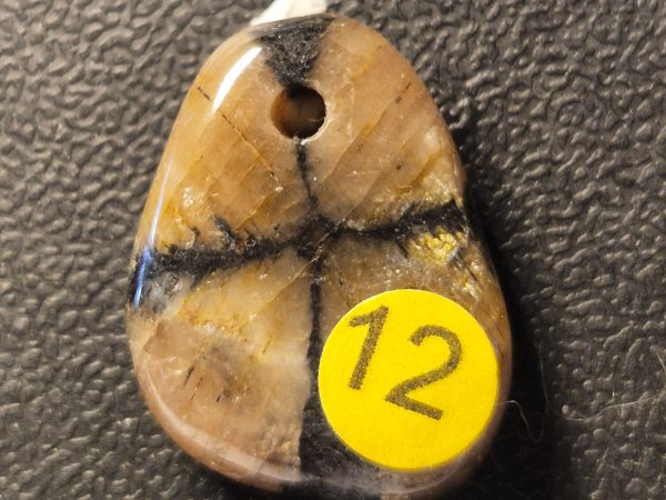 Andalousite percée frontale