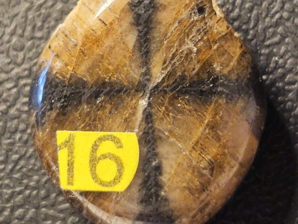 Andalousite percée latérale