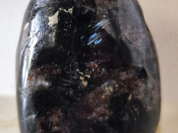 Astrophyllite percée