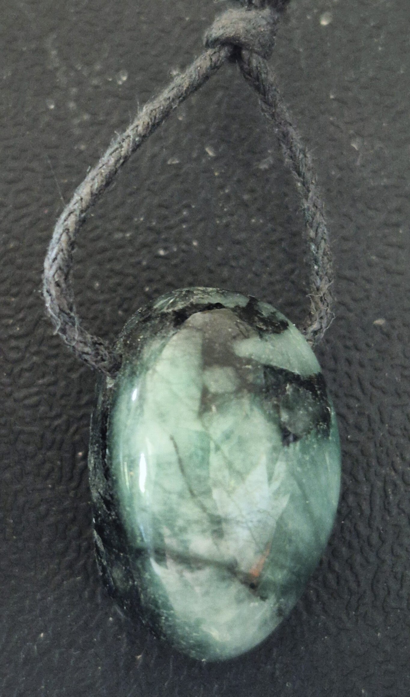 Emeraude percée