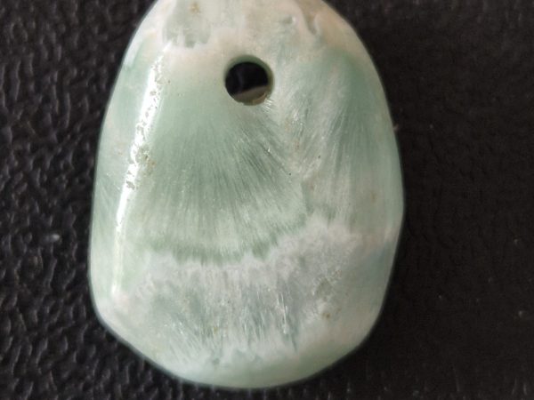 Hémimorphite percée
