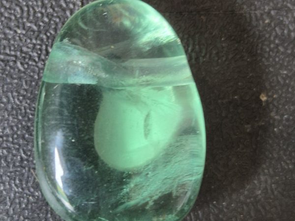 Fluorite verte percée