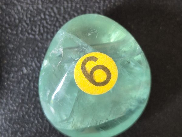 Fluorite verte pierre percée