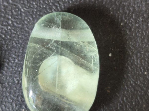 Fluorite verte ovale percée