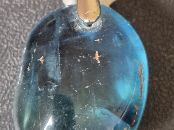 Fluorite bleue pétrole