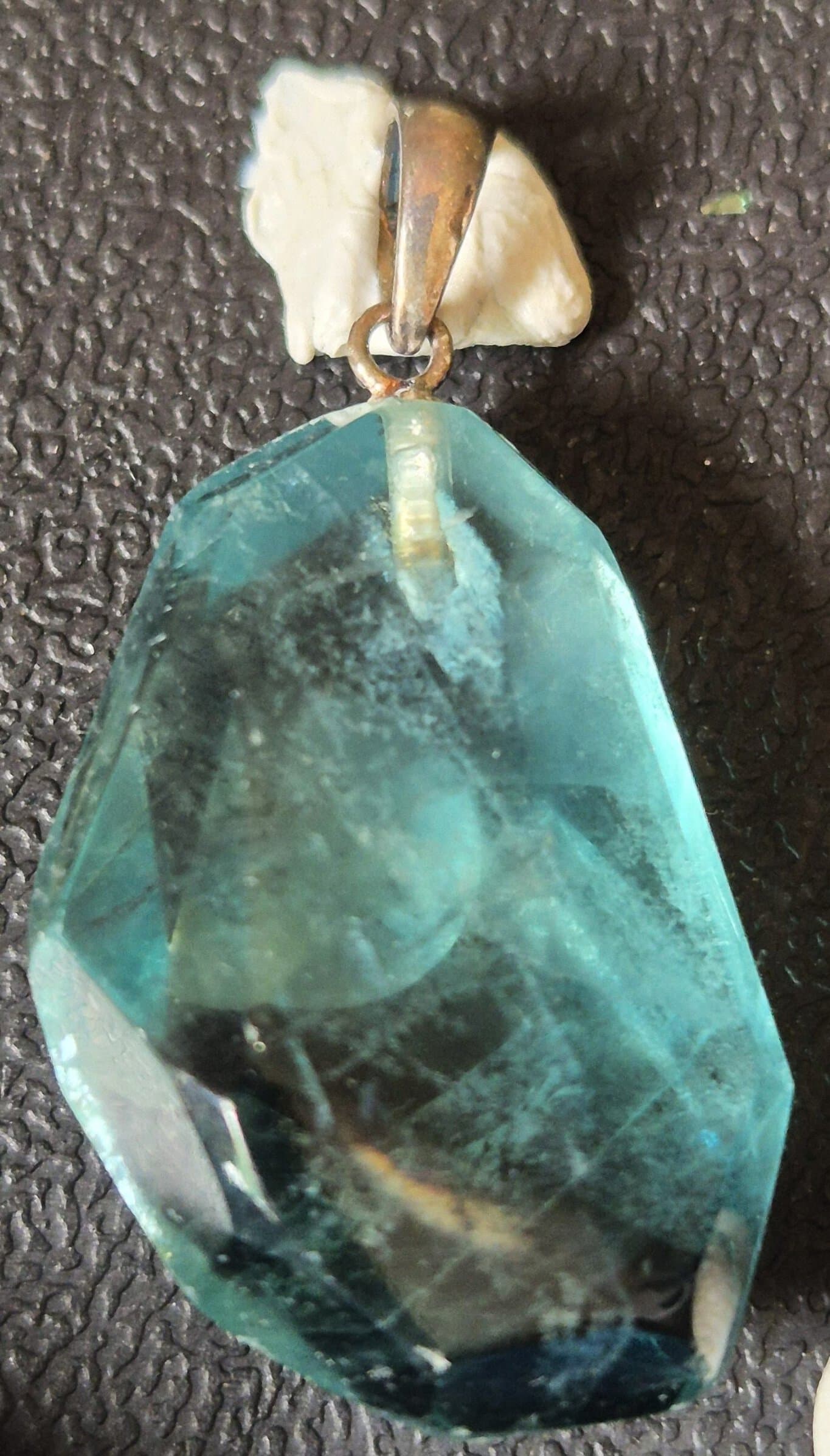 Fluorite bleue facettée