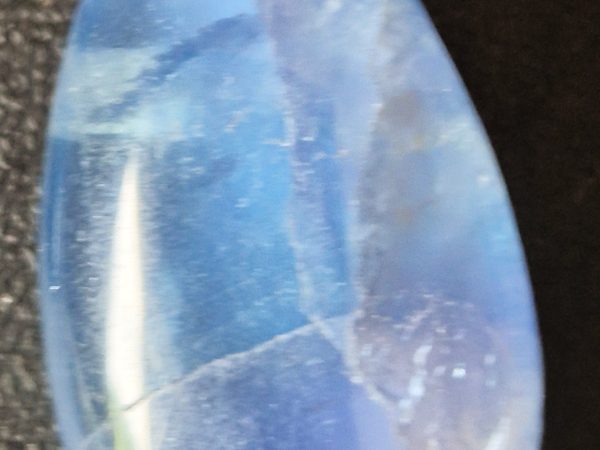 Fluorite bleue percée