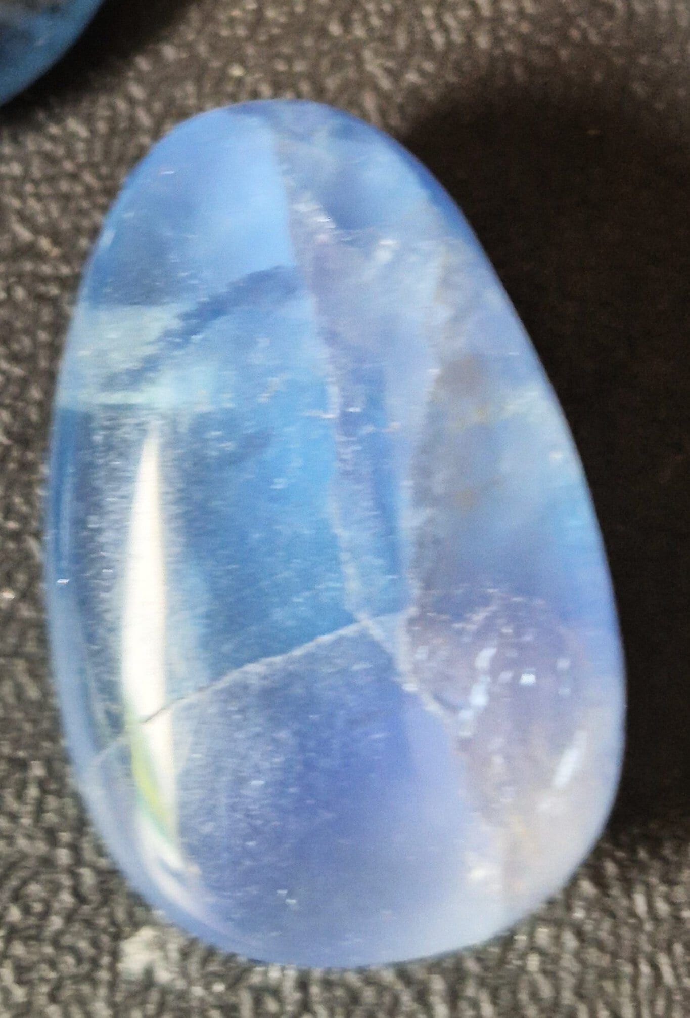 Fluorite bleue percée