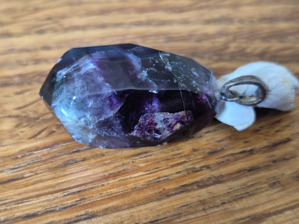 Fluorite violette facettée