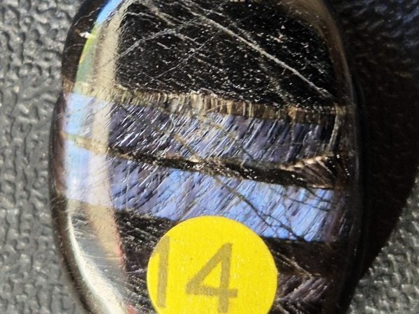 Hyperstène oval plat