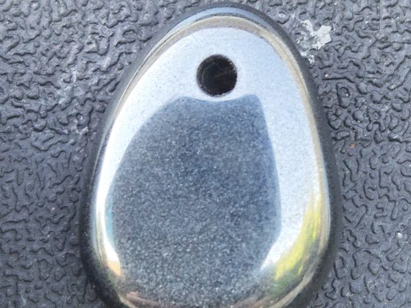 Hématite percée polie