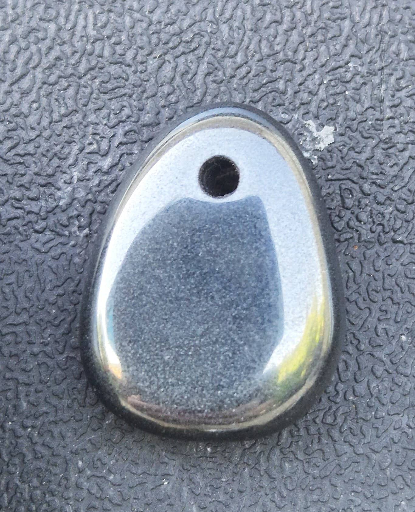 Hématite percée polie