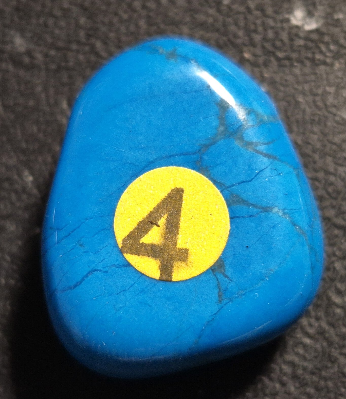 Howlite bleue percée
