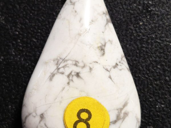 Howlite larme