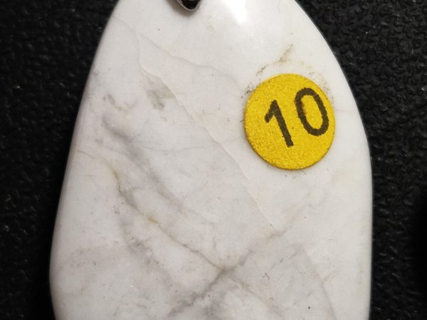 Howlite bélière