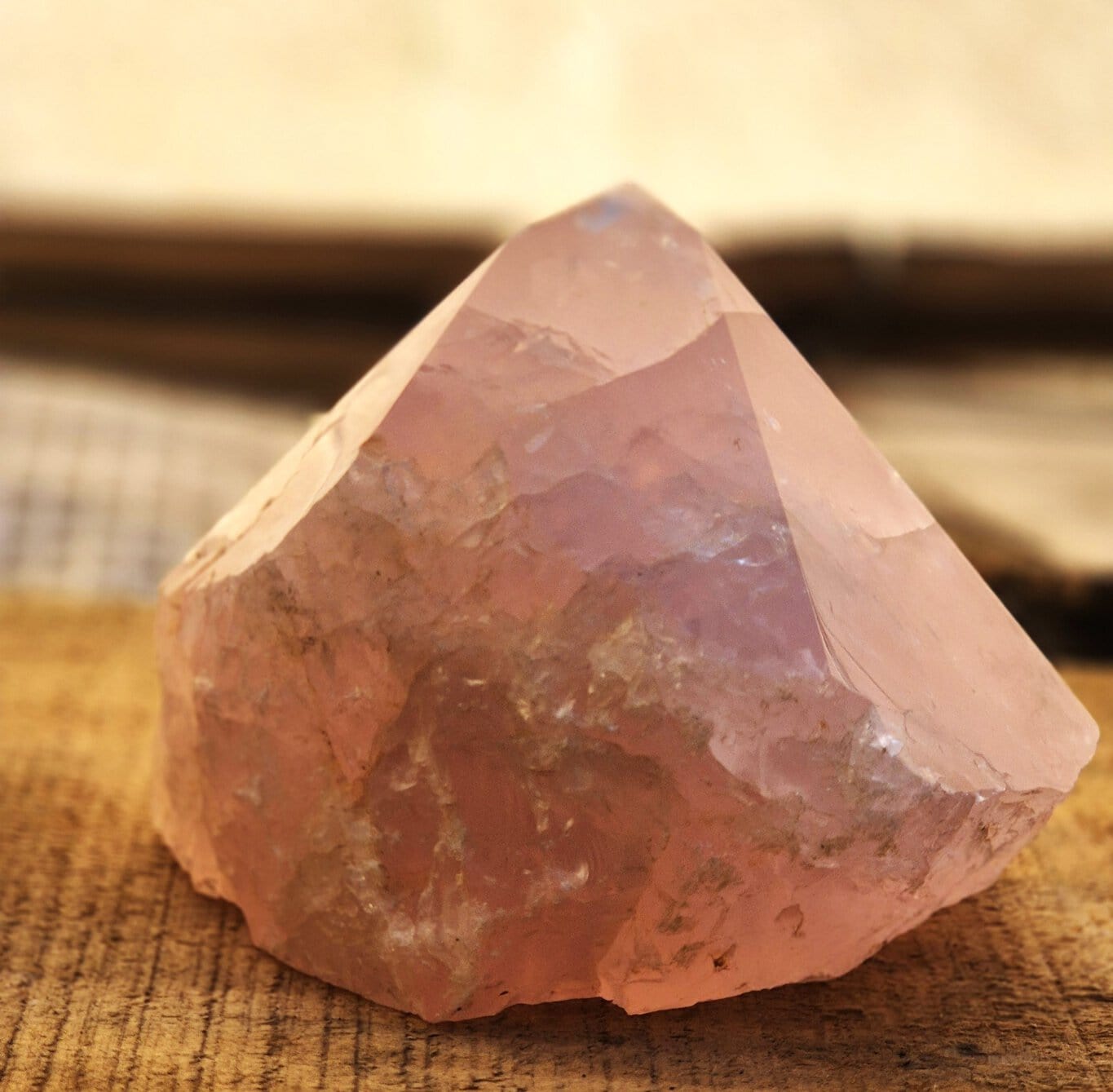 Quartz rose facetté