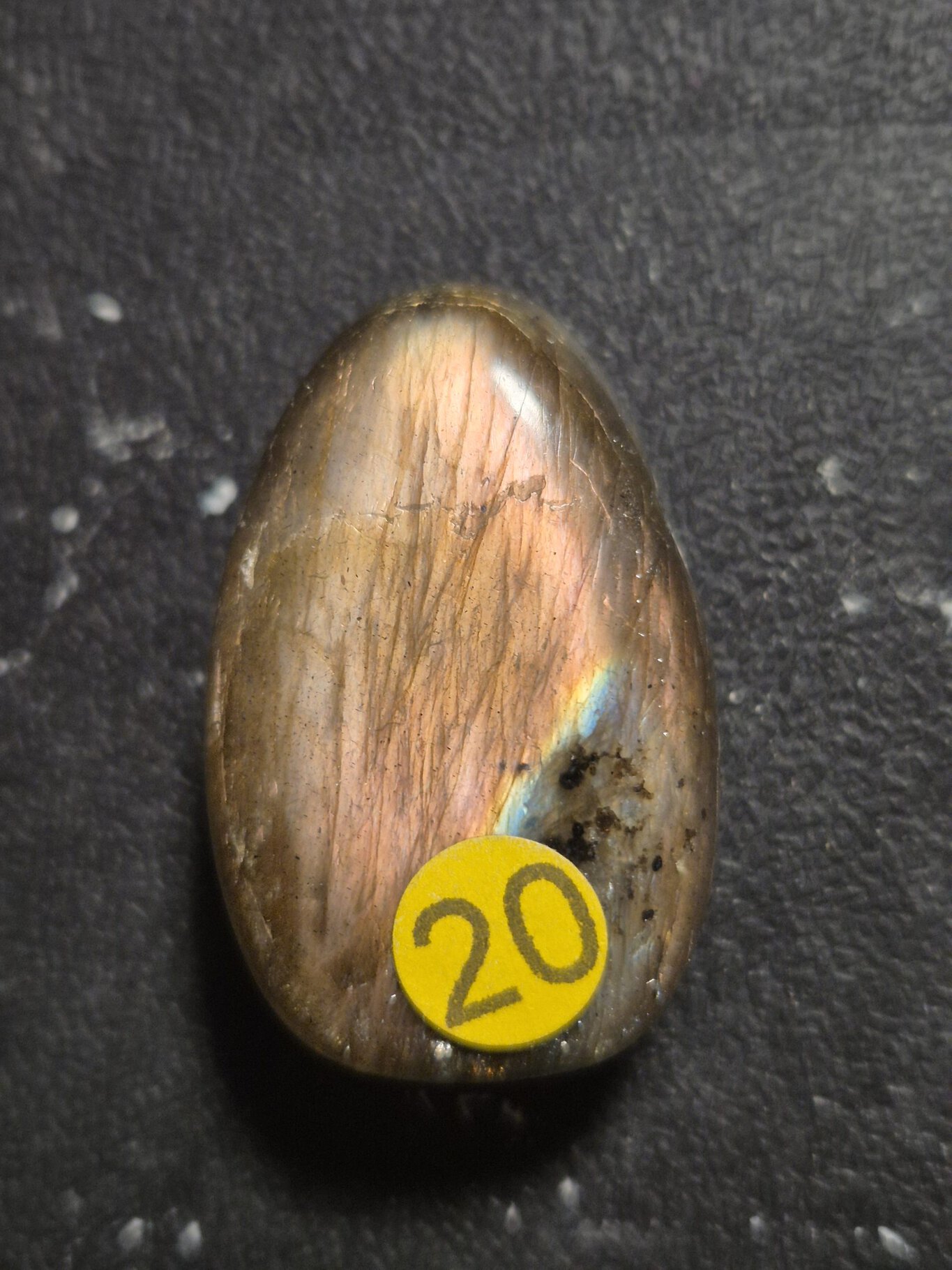 Labradorite roulée percée