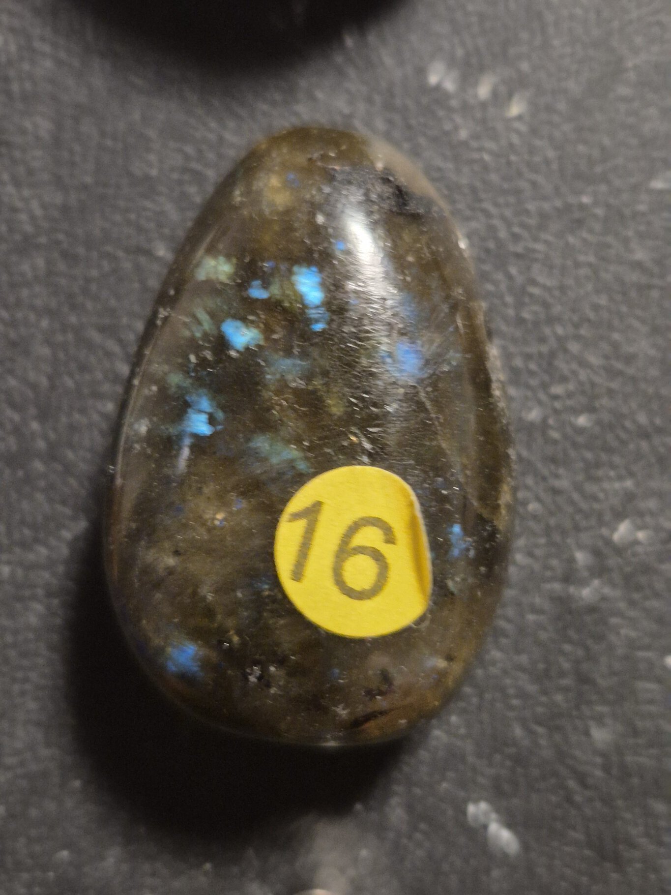 Labradorite percée